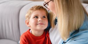 Tres frases para que tu hijo proteja su cuerpo e intimidad