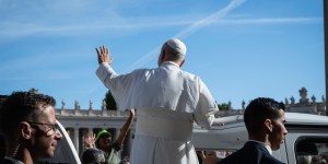 León XIV: La sed de Jesús en la cruz se une al “grito de la humanidad herida”
