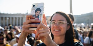 Con Carlo Acutis y Pier Giorgio Frassati, León XIV invita a los jóvenes a ser santos