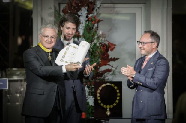 Joan-Enric Vives agradece a Macron la medalla de Gran Oficial de la Legión de Honor pero añade algo importante sobre los honores