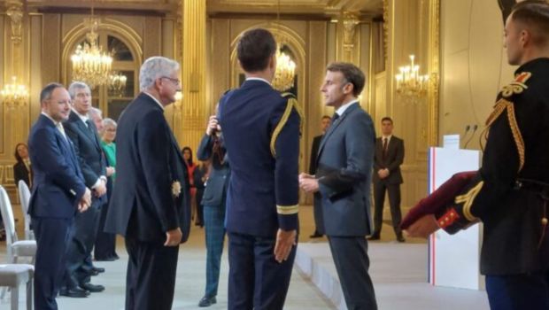 Joan-Enric Vives agradece a Macron la medalla de Gran Oficial de la Legión de Honor pero añade algo importante sobre los honores
