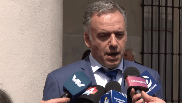 Yamandú Orsi presidente de uruguay en el vaticano