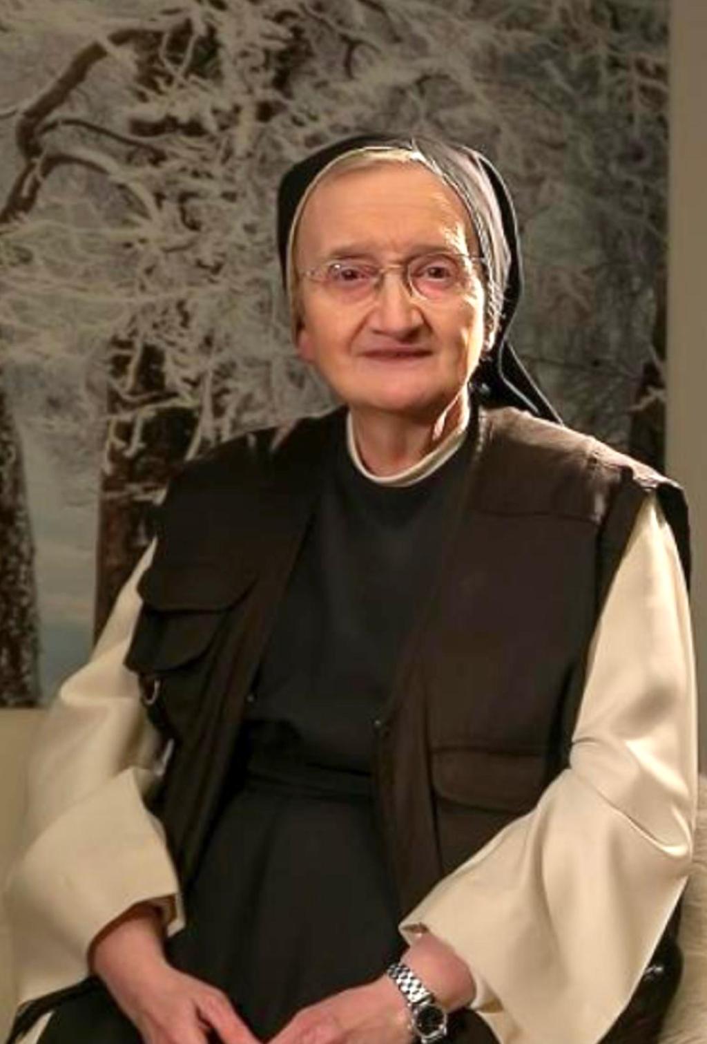 El Alma Mater Museum de Zaragoza ofrece una exposición de la pintora Isabel Guerra que ayuda a volar hacia lo eterno