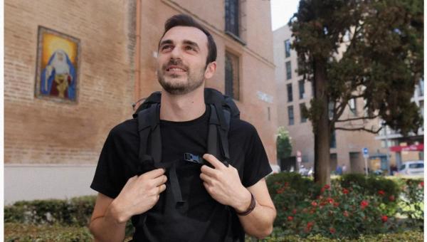 Corner Item Image - El mensaje sobre el cansancio de un joven que recorre España a pie 