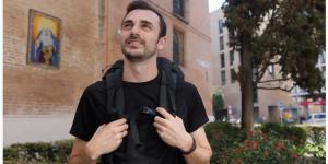 El mensaje sobre el cansancio de un joven que recorre España a pie