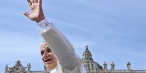 ¿De quién se rodeaba el Papa León XIV?