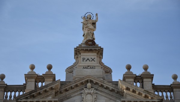 Corner Item Image - En Pompeya, León XIV celebra su primer año de pontificado dedicado a María