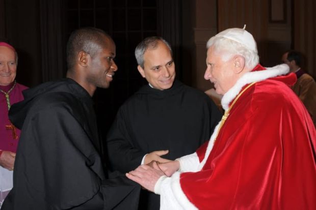 León XIV-e-padre Daleng