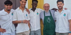 Este sacerdote sana con su hogar y sus abrazos 