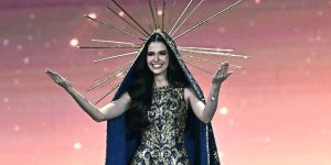 Miss Universo Brasil rinde homenaje a la Virgen María