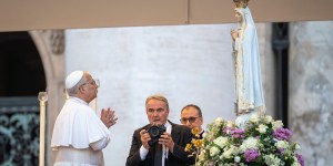 El fotógrafo del Papa se despide discretamente
