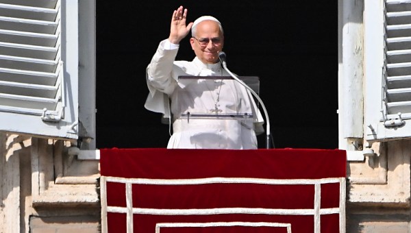 Corner Item Image - El Papa invita a visitar los cementerios y reflexionar sobre la promesa de vida eterna