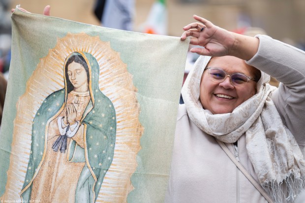 mexican-women-pilgrims-our-lady-of-guadalupe