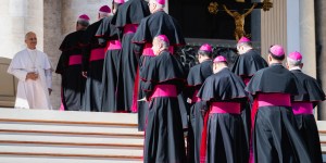 Adopta a un obispo por el que rezar en el nuevo año