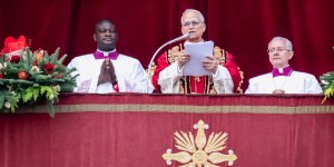 Ve al Papa decir “Feliz Navidad” en 10 idiomas diferentes