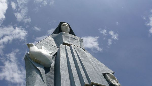 escultura de la virgen de la paz en venezuela