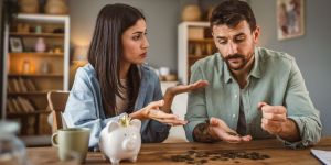 Pareja: ¿cómo evitar tensiones cuando uno gana más dinero?
