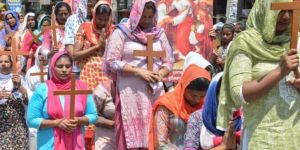 De la India a China, la discreta represión de la fe cristiana