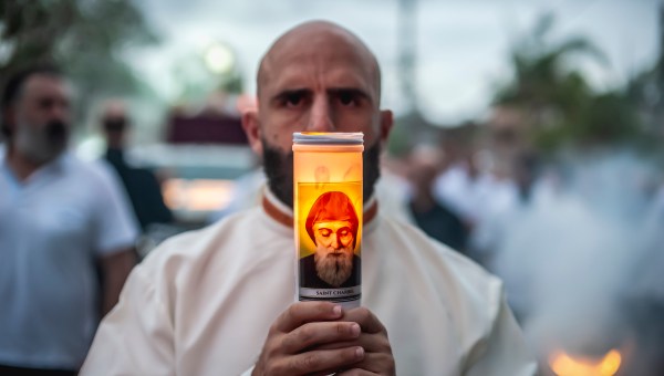 eucharistic-procession-largest-bronze-sculpture-saint-charbels-face-australia
