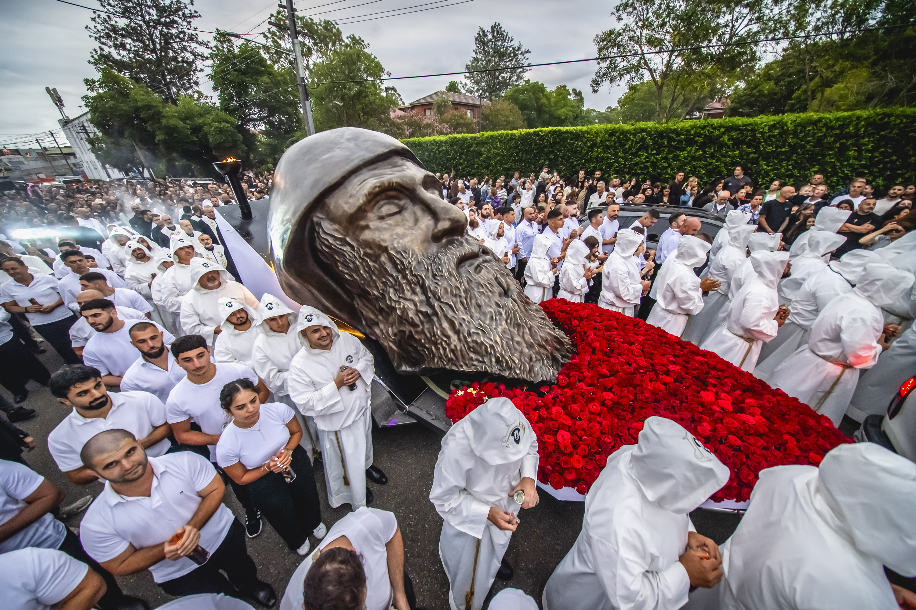 {"rendered":"La escultura de san Charbel m\u00e1s grande del mundo est\u00e1 en Australia"}