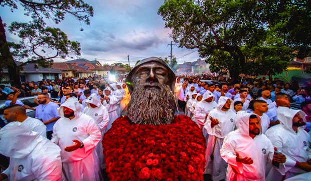 Corner Hero Image - Esta escultura es la más grande de san Charbel y envía un mensaje vital (IMÁGENES)