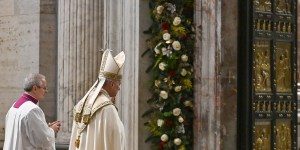 Pero ¿qué contiene la caja sellada en la Puerta Santa de la Basílica de San Pedro?