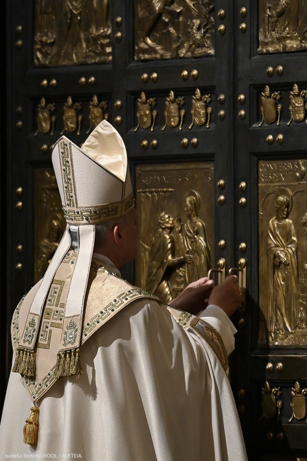 {"rendered":"Clausura de la Puerta Santa en San Pedro y Misa de Epifan\u00eda"}