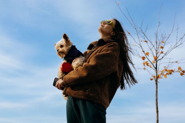 woman-looking-at-sky