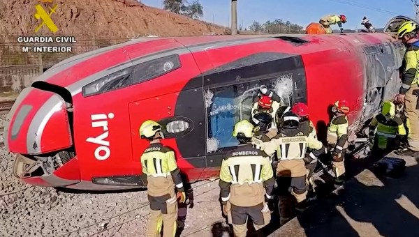 Corner Item Image - Tras el accidente de tren en España, un adolescente corrió a ayudar
