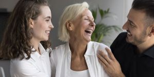¿Cómo pueden los hermanos organizarse para cuidar a sus padres ancianos?