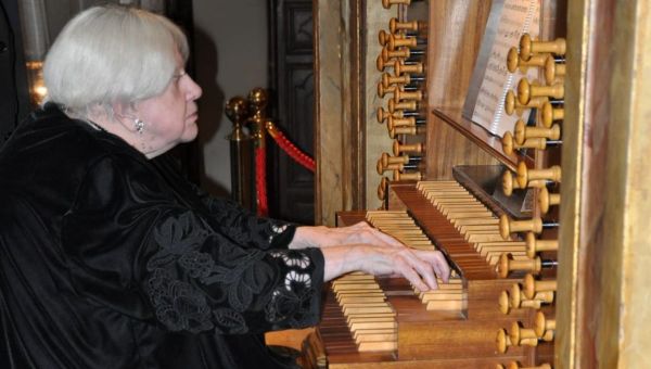 Montserrat Torrent, organista