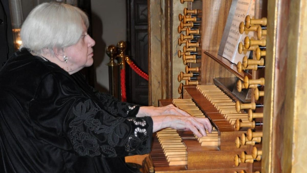 Montserrat Torrent, organista