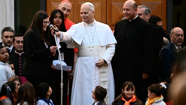 Corner Item Image - León XIV anima a una parroquia de Roma afectado por la delincuencia