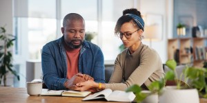 Matrimonios: por qué deberían tomar un retiro de parejas