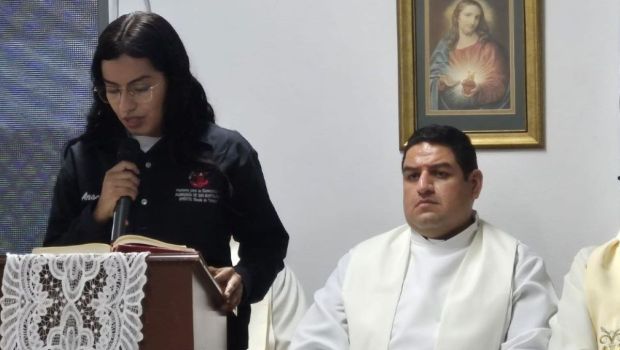 liturgia de la palabra, eucaristía, lector, sacerdote, misa