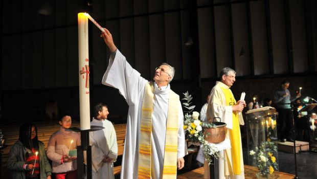 Cirio, vigilia pascual, Cristo, luz del mundo, Pascua, velas