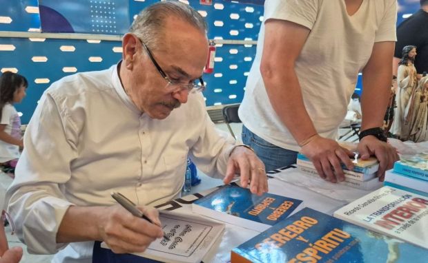 Milagros eucarísticos, Eucaristía, Dr. Ricardo Castañón Gómez, México, transformación