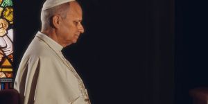 Reza con el Papa: León XIV invita a rezar por los sacerdotes en crisis