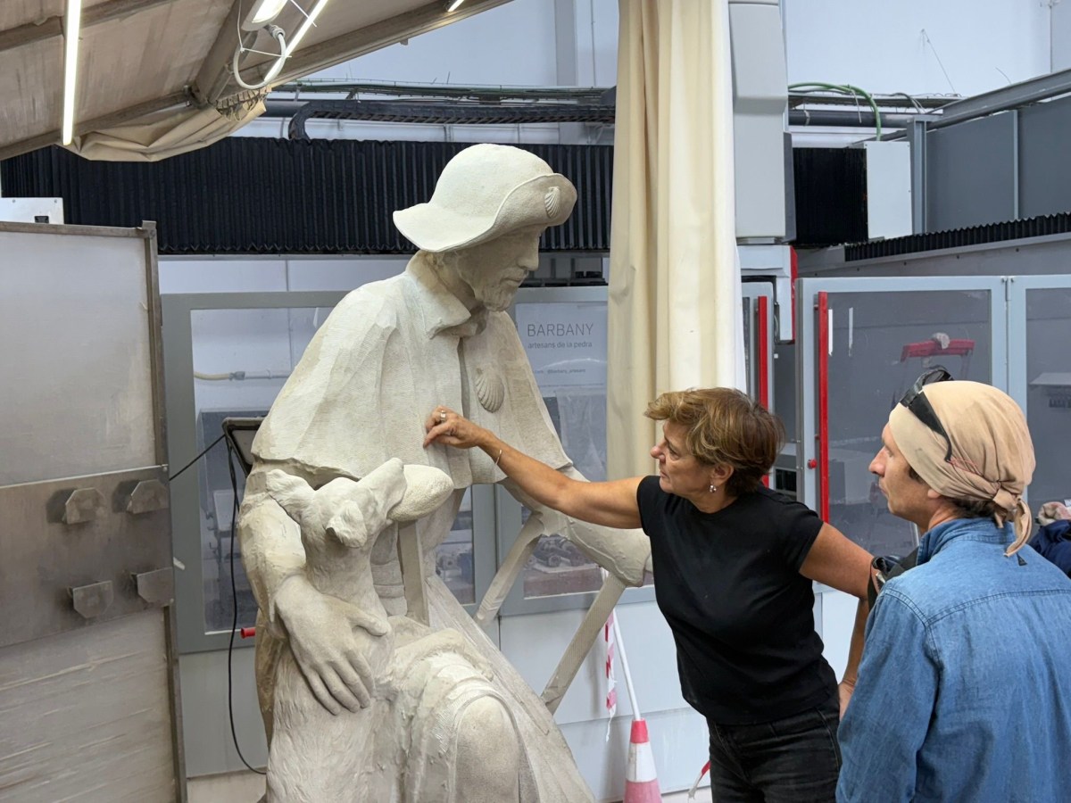 Béatrice Bizot, sculptrice d'un saint Roch pour la Sagrada Familia.