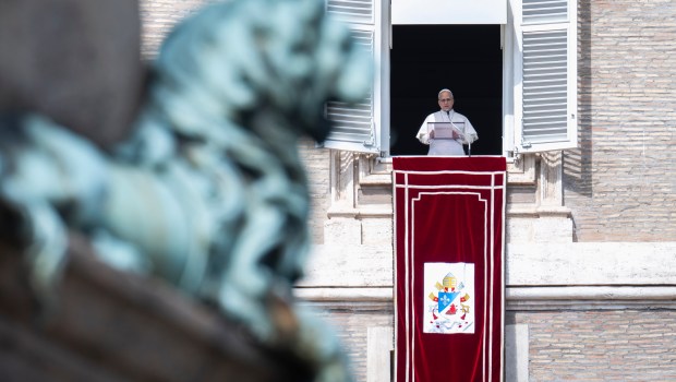 pope-leo-xiv--sunday-angelus-prayer-apostolic-palace