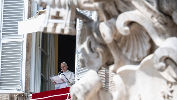 pope-leo-xiv--sunday-angelus-prayer-apostolic-palace