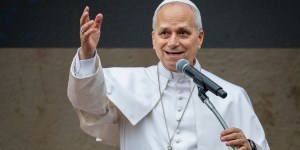 Como Pueblo de Dios, la Iglesia “no puede errar en la fe”, afirma León XIV