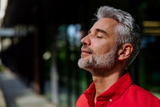 hombre presente - respiración