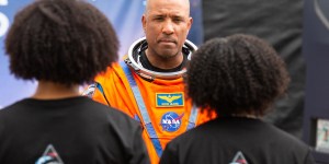 Los excelentes consejos de Victor Glover para los estudiantes