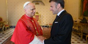 En el Vaticano, Emmanuel Macron pasó casi una hora con León XIV