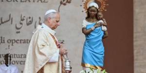 Seis gestos inesperados del Papa León XIV durante su viaje a África