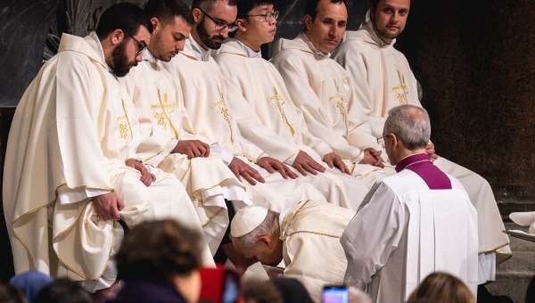 pope-leo-xiv-mass-lords-supper-holy-thursday