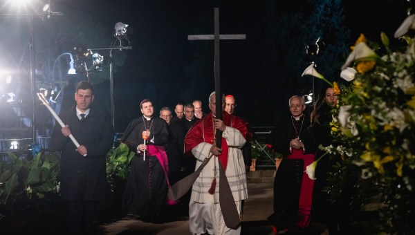 pope-leo-xiv-via-crucis-colosseum-rome