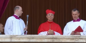 “¡Habemus papam!”: Un año después, el cardenal Mamberti relata el día en que anunció la elección de León XIV