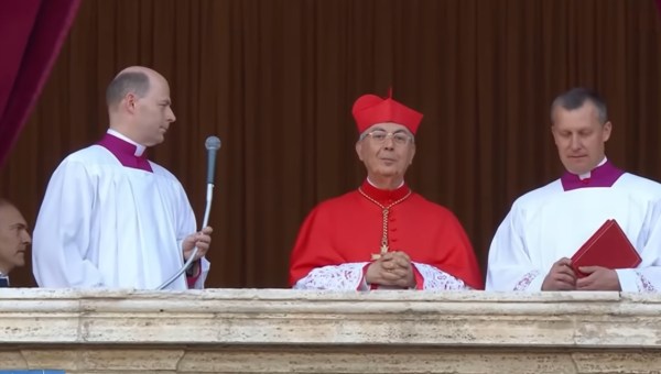 Corner Item Image - “¡Habemus papam!”: Un año después, el cardenal Mamberti relata el día en que anunció la elección de León XIV
